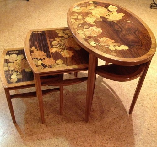 Émile Gallé, série de trois tables gigognes, modèle à la rose
