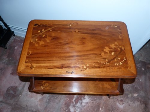 Louis Majorelle Table à thé motif de Gui, école de Nancy Art nouveau - Galerie Vaudemont