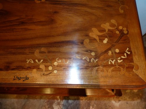 Louis Majorelle Table à thé motif de Gui, école de Nancy Art nouveau - Art nouveau