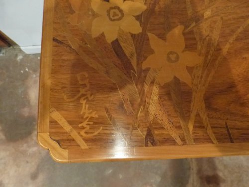Mobilier Table & Guéridon - Emile Gallé, table art nouveau école de Nancy, Fleurs et papillons