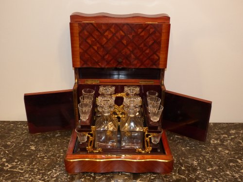 Cave à liqueur Napoléon III carafes et verres en cristal - Objet de décoration Style Napoléon III