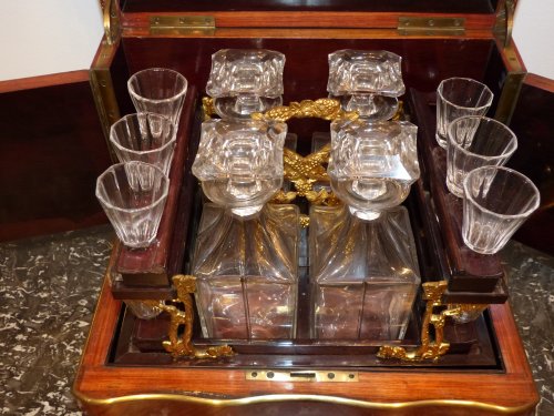 Objet de décoration Cave à liqueur - Cave à liqueur Napoléon III carafes et verres en cristal