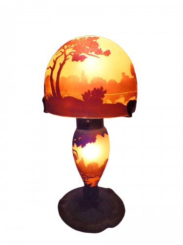 Muller Frères Lunéville, Lampe Champignon en verre gravé décor paysage