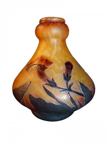 Daum Nancy, vase en verre gravé décor Fleur de Tabac
