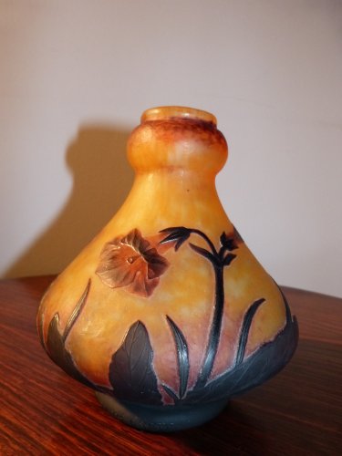 Verrerie, Cristallerie  - Daum Nancy, vase en verre gravé décor Fleur de Tabac