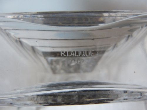 Art Déco - René Lalique flacon en cristal décor Duncan en relief patiné