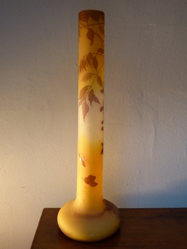 XXe siècle - Emile Gallé - Grand vase Art Nouveau motif de Glycine