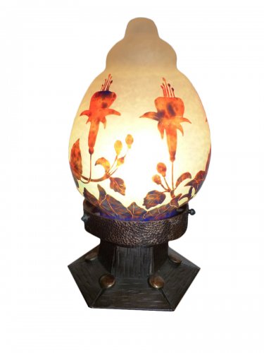 Le Verre Français - Lampe veilleuse en verre gravé décor fushia