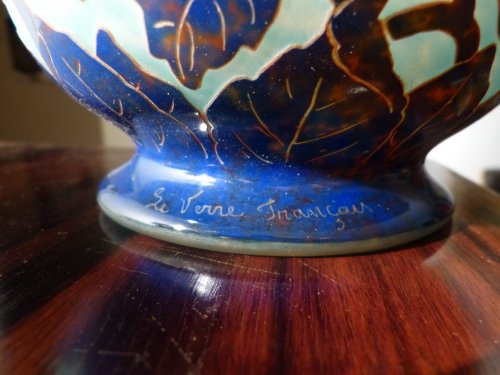 XXe siècle - Le Verre Français - Lampe veilleuse en verre gravé décor fushia