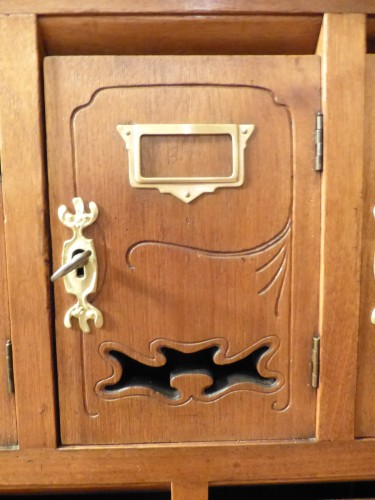 XXe siècle - Boites aux lettres Art Nouveau en noyer - Ecole de Nancy 