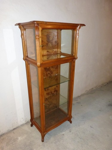 XXe siècle - Emile Gallé - Vitrine de présentation décor à la Pie