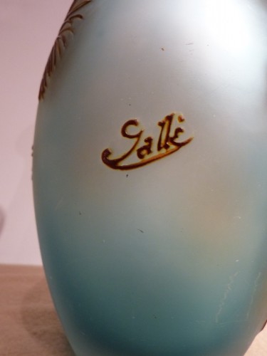 Verrerie, Cristallerie  - Gallé Grand vase en verre gravé décor Pommes de pin