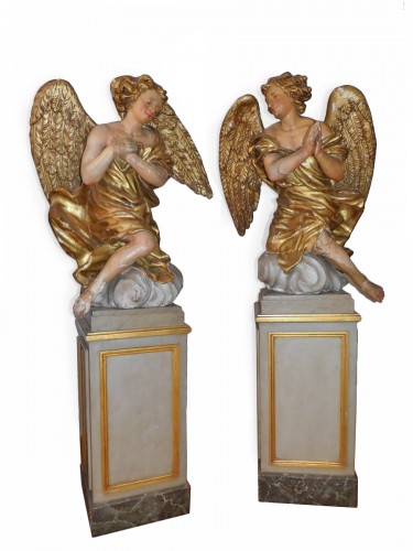 Importante paire d'anges en bois sculpté Epoque XVIIIe siècle