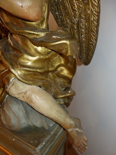 Importante paire d'anges en bois sculpté Epoque XVIIIe siècle - Galerie Vaudemont
