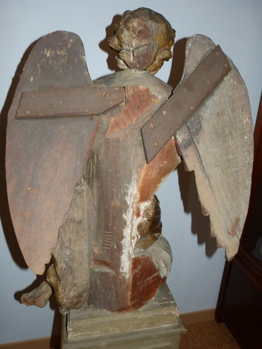 Antiquités - Importante paire d'anges en bois sculpté Epoque XVIIIe siècle