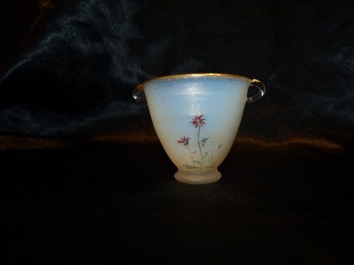 Verrerie, Cristallerie  - Daum, vase miniature en verre givré et gravé