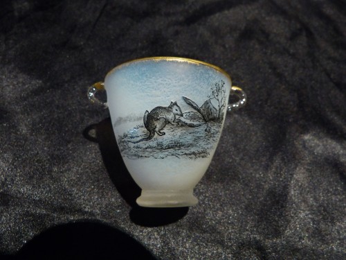 Antiquités - Daum, vase miniature en verre givré et gravé