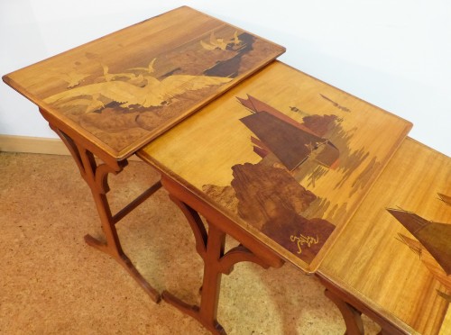 Mobilier Table & Guéridon - Émile Gallé, tables gigognes motif marin aux mouettes