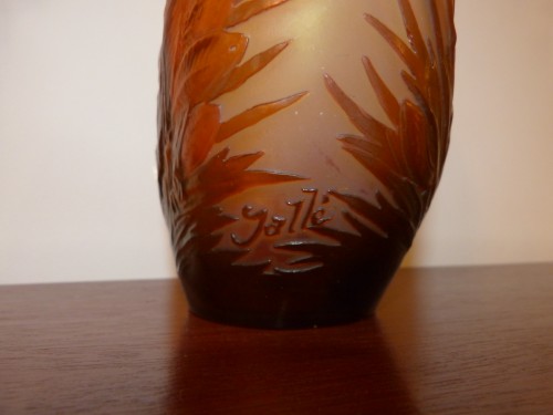 XXe siècle - Emile Gallé, Beau Vase Soufflé décor Crocus art nouveau