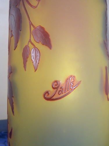 Verrerie, Cristallerie  - Emile Gallé - Très grand vase en verre gravé motif Clématites