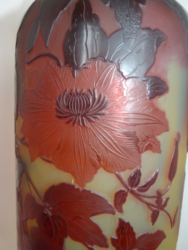 Art nouveau - Emile Gallé - Très grand vase en verre gravé motif Clématites
