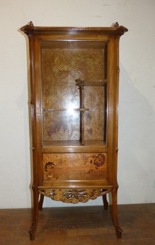 Emile Gallé - Vitrine aux ombelles en noyer - Mobilier Style Art nouveau