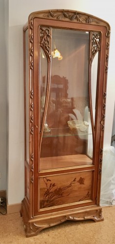 Louis Majorelle, Vitrine aux pommes de Pins Art nouveau - Mobilier Style Art nouveau