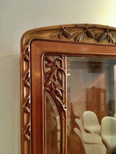 Furniture  - Louis Majorelle, Art Nouveau pine apple display cabinet