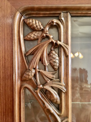 Louis Majorelle, Art Nouveau pine apple display cabinet - Art nouveau