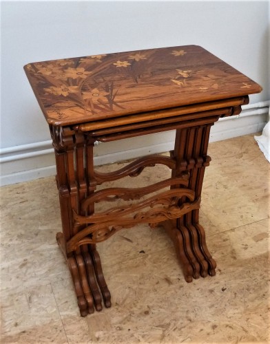 Emile Gallé - Série de tables gigognes aux quatre saisons - Mobilier Style Art nouveau