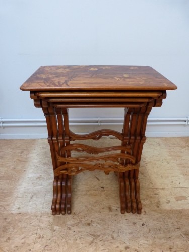 XXe siècle - Emile Gallé - Série de tables gigognes aux quatre saisons