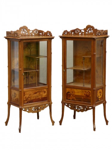 Emile Gallé - Pair of Art Nouveau umbel display cabinets