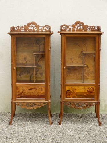 Emile Gallé - Pair of Art Nouveau umbel display cabinets - Furniture Style Art nouveau