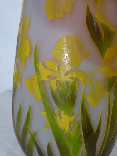 Verrerie, Cristallerie  - Emile Gallé  - Très grand vase Art nouveau aux Iris