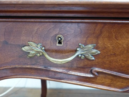 20th century - Large Art Nouveau Mahogany bureau plat with Iris