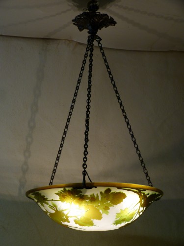 Emile Gallé - Lustre vasque écureuil dans noisetier - Luminaires Style Art nouveau