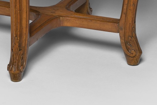 Elegant stool of Louis XV period - Seating Style Louis XV
