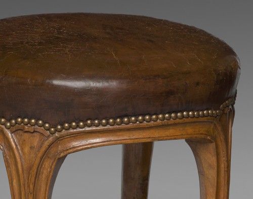 Elegant stool of Louis XV period - 