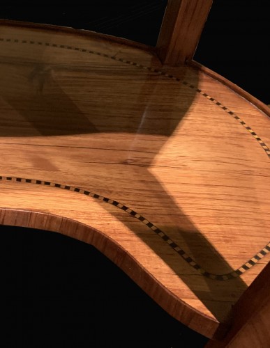 A Transition Louis XV-Louis XVI salon table - Furniture Style Louis XVI