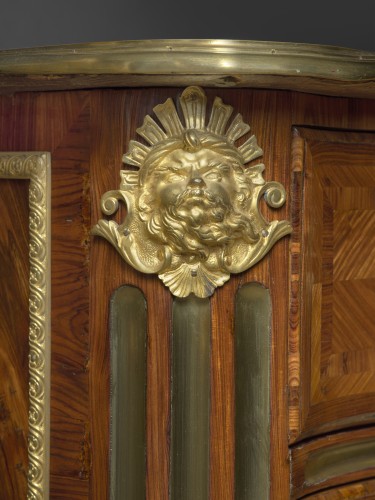 Importante commode en arbalète, époque début Régence - Mobilier Style Régence
