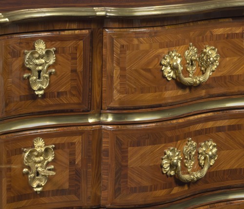 Importante commode en arbalète, époque début Régence - Galerie Wanecq