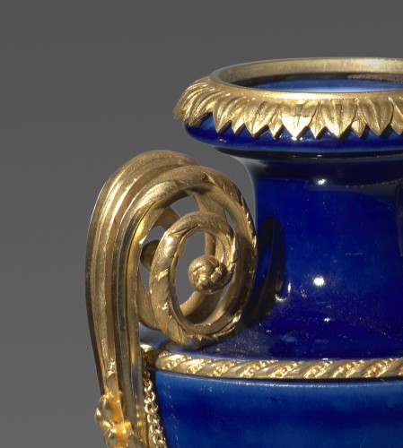 Paire de vases montés d'époque Louis XVI - Galerie Wanecq