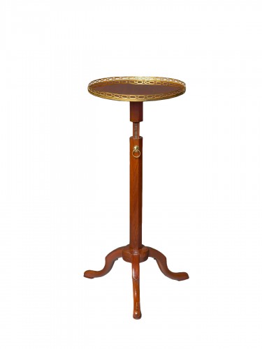 Mahogany pedestal table with rack mechanism