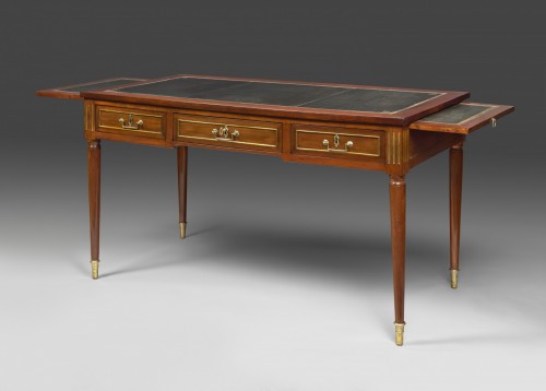Furniture  - An elegant Louis XVI bureau plat