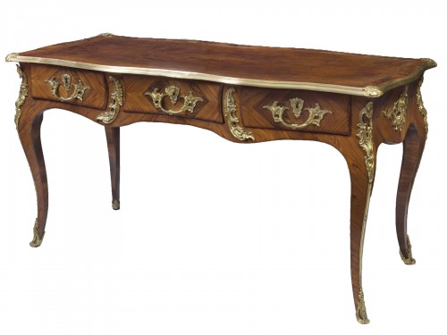 Elegant petit bureau plat d'époque Louis XV
