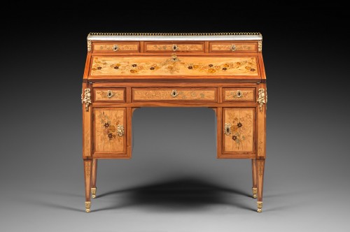 A Louis XVI bureau en pente - Furniture Style Transition