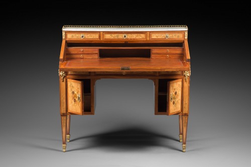 Furniture  - A Louis XVI bureau en pente