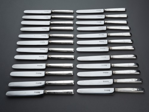 Antiquités - 24 silver knives, French Restoration period by Touron