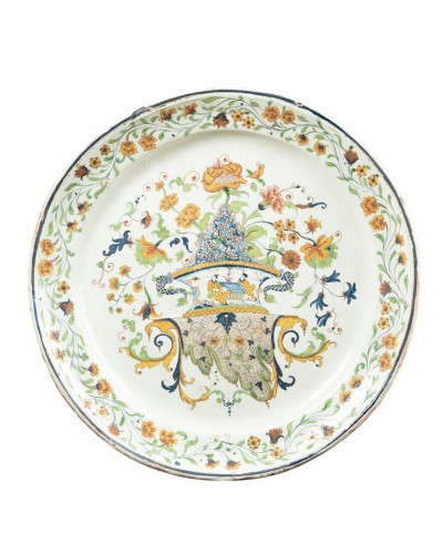 Grand plat en faîence de Rouen , début XVIIIe siècle