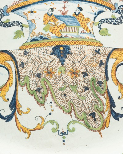 Grand plat en faîence de Rouen , début XVIIIe siècle - Galerie William Diximus